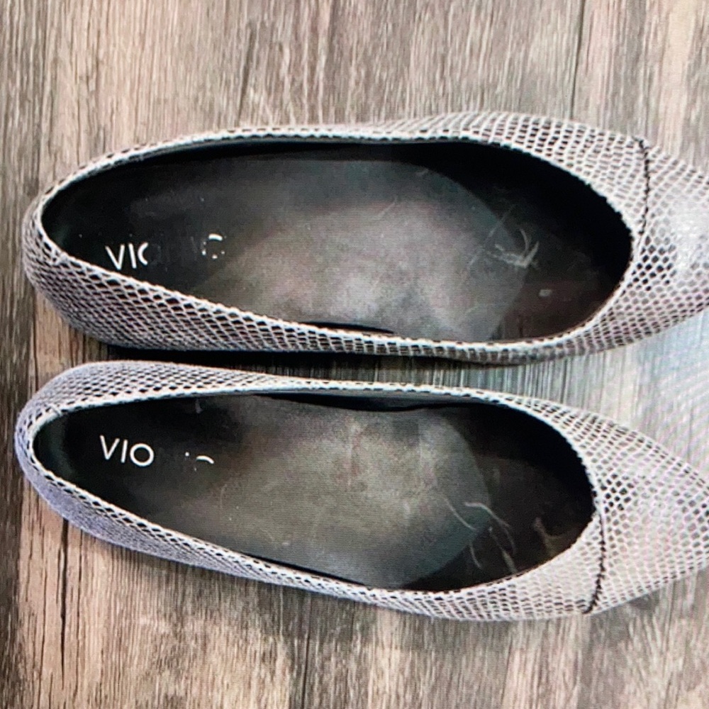 Vionic caballo Gunmetal pointed toe flats